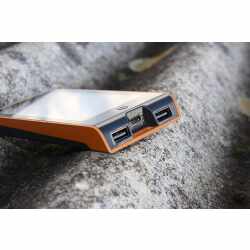 Xtorm Basalt Solar Ladeger&auml;t 3000mAh USB Powerbank Sunpower schwarz orange